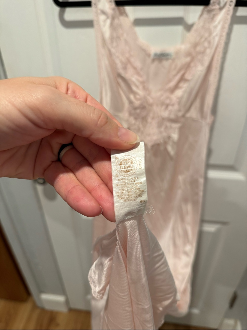 Vintage Miss Elaine nightgown and robe - Picture 5 of 8